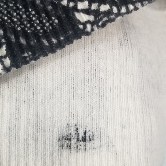 Croft & Barrow Black & White Floral Button Down Cardigan. Size 2 XL. - Picture 9 of 9